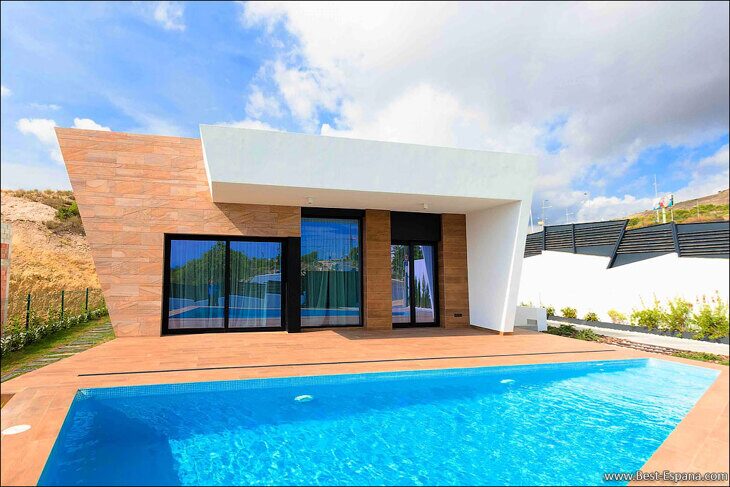 купить недвижимость в Испании вилла с бассейном 01 фотография